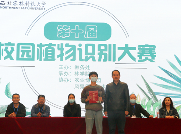 大赛一等奖黄玉林与365英国上市官网在线贾小明副院长合影_副本_副本_副本.jpg